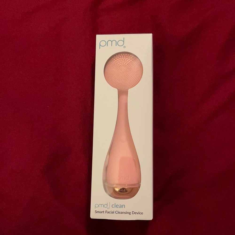 PMD Clean smart facial cleaning device